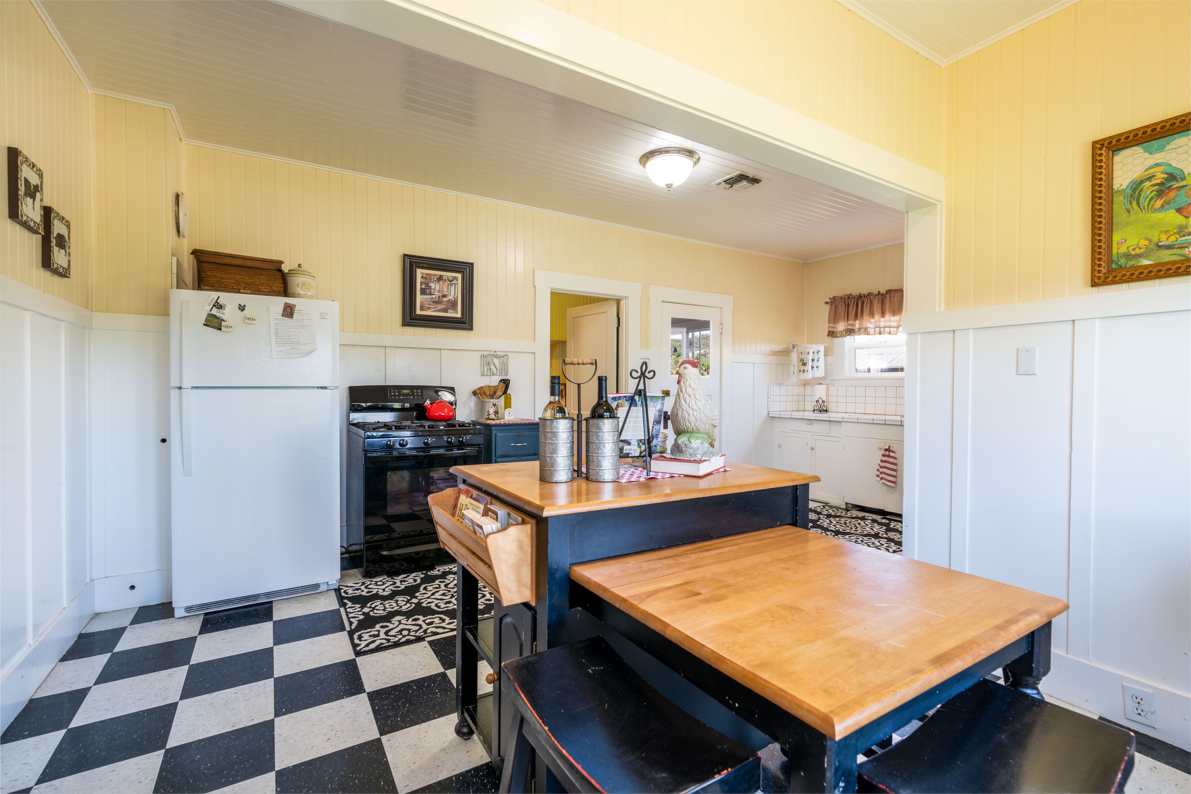 Beautiful Vineyard Farmhouse 