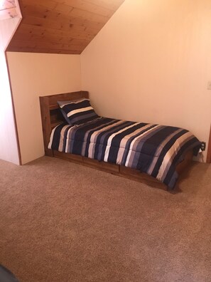 4 bedrooms, travel cot, WiFi, bed sheets