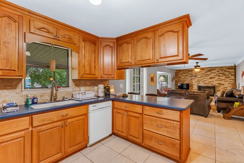 Kelley's Southern Comfort: 3  BR, 2  BA House in Arley, Sleeps 8