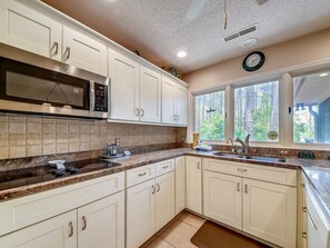 Refrigerador, microondas, horno y lavavajillas 