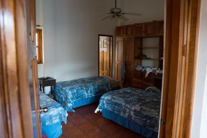 4 bedrooms, in-room safe, desk, iron/ironing board