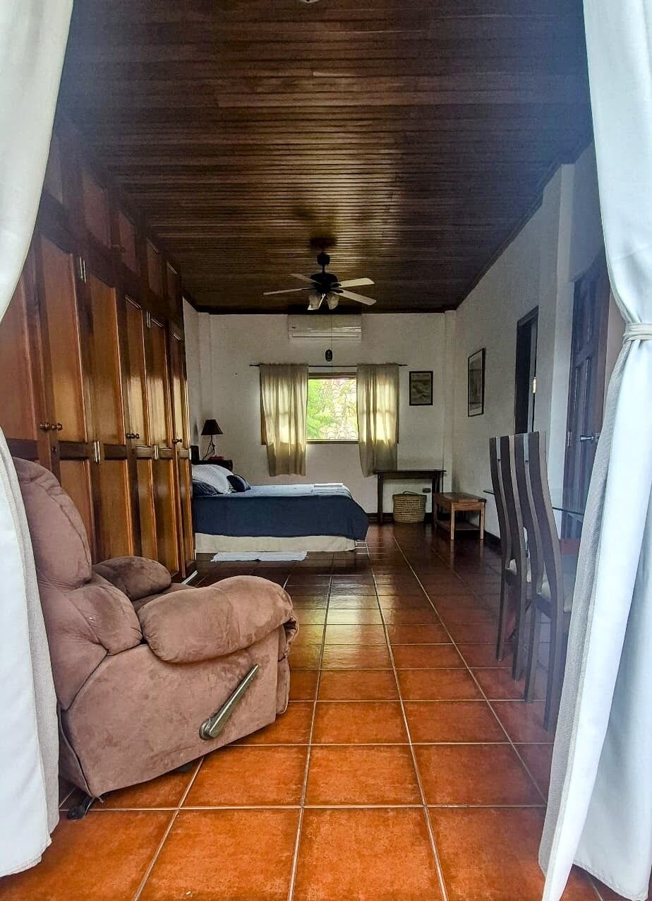 5 bedrooms, in-room safe, desk, iron/ironing board