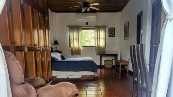 5 bedrooms, in-room safe, desk, iron/ironing board