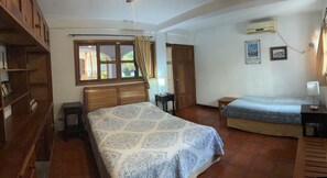 5 bedrooms, in-room safe, desk, iron/ironing board