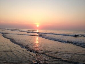 Beach - You need a VACATION!-Short Walk to Ocean & Coligny Plaza (Hilton Head Island)
