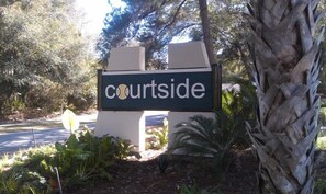 Property grounds - You need a VACATION!-Short Walk to Ocean & Coligny Plaza (Hilton Head Island)