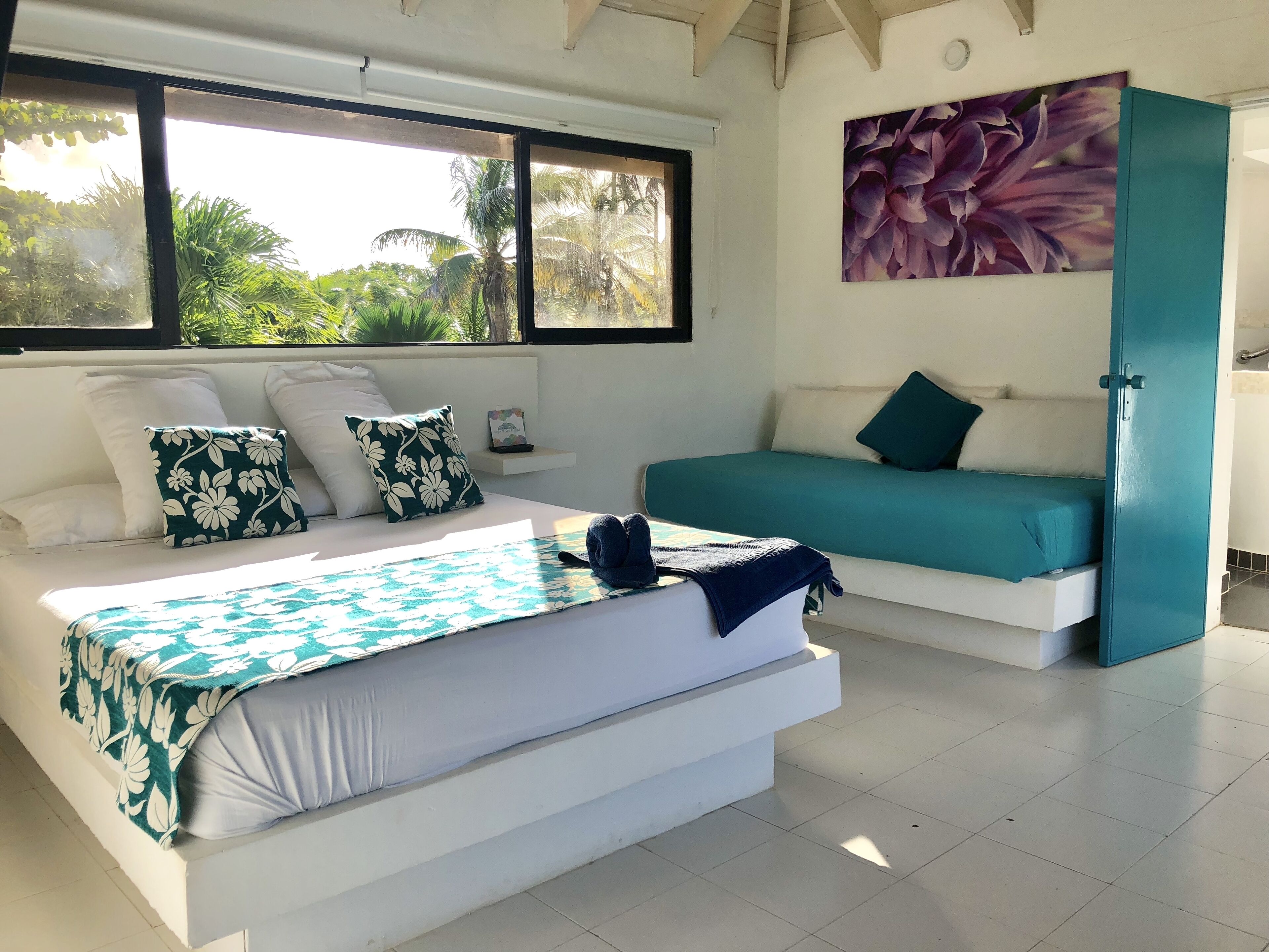 5 habitaciones, tabla de planchar con plancha y cuna de viaje 