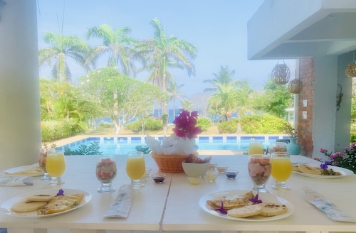 Casa de las flores trooppinen lodge meren puutarhan edessä - perheystävällinen