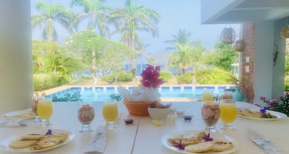 Casa de las flores trooppinen lodge meren puutarhan edessä - perheystävällinen