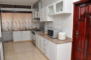Fridge, microwave, oven, stovetop - Muyenga Vacation Home – Luxury Apartment (Kampala)
