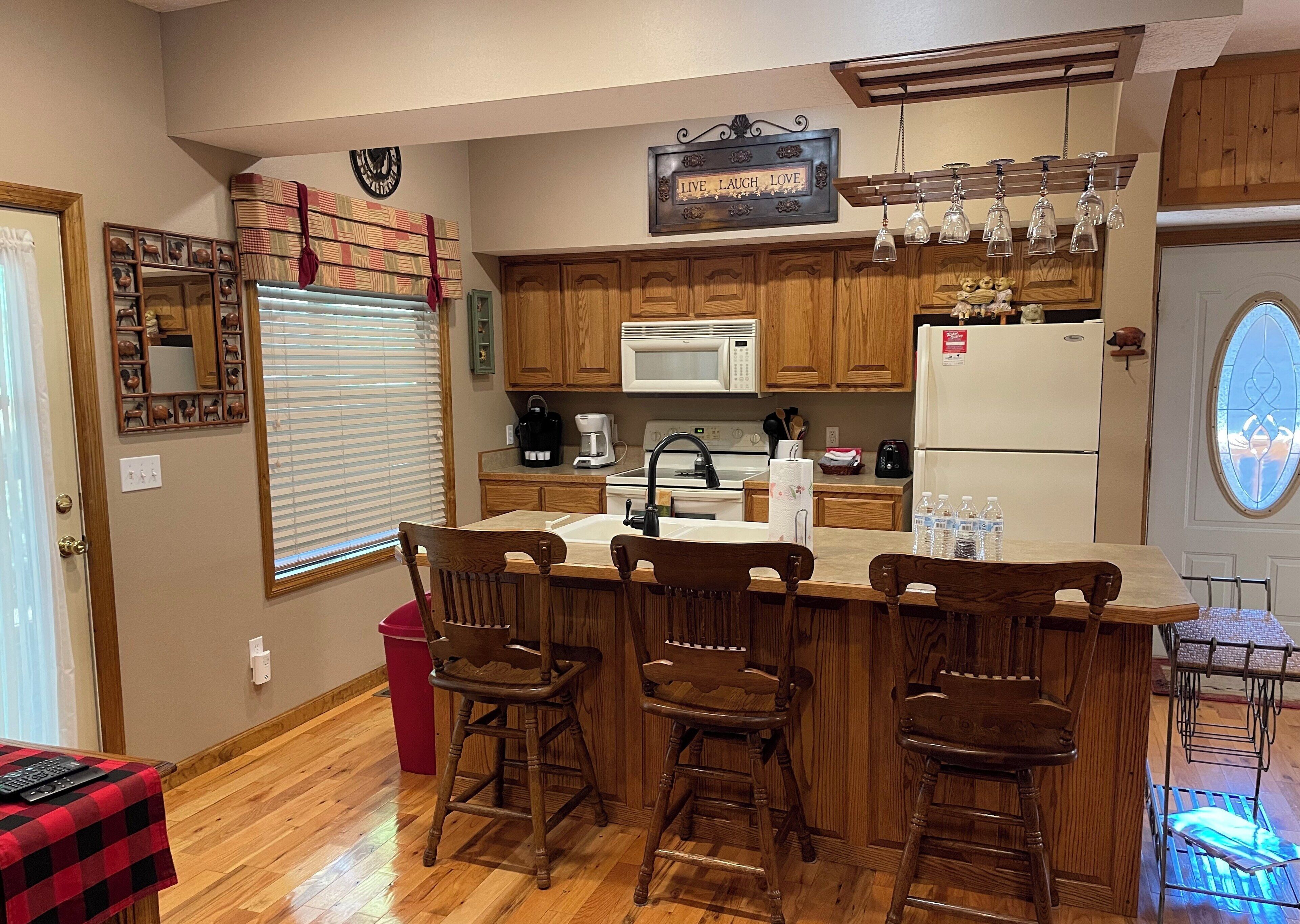 Coffee/tea maker, fridge, microwave, oven
