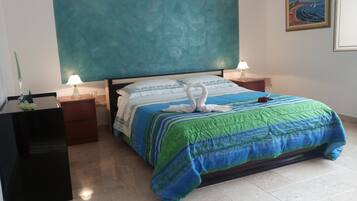 4 Schlafzimmer, BĂŒgeleisen/BĂŒgelbrett, kostenloses WLAN, BettwĂ€sche