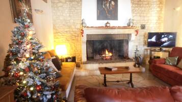 Smart TV, fireplace, DVD player, foosball