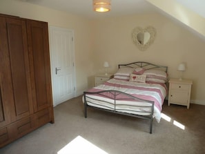 2 Schlafzimmer, Bügeleisen/Bügelbrett, WLAN