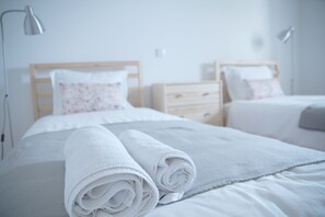 2 bedrooms, iron/ironing board, WiFi, bed sheets - Apartment C - Funchal Carvalhal Old Town (Funchal)