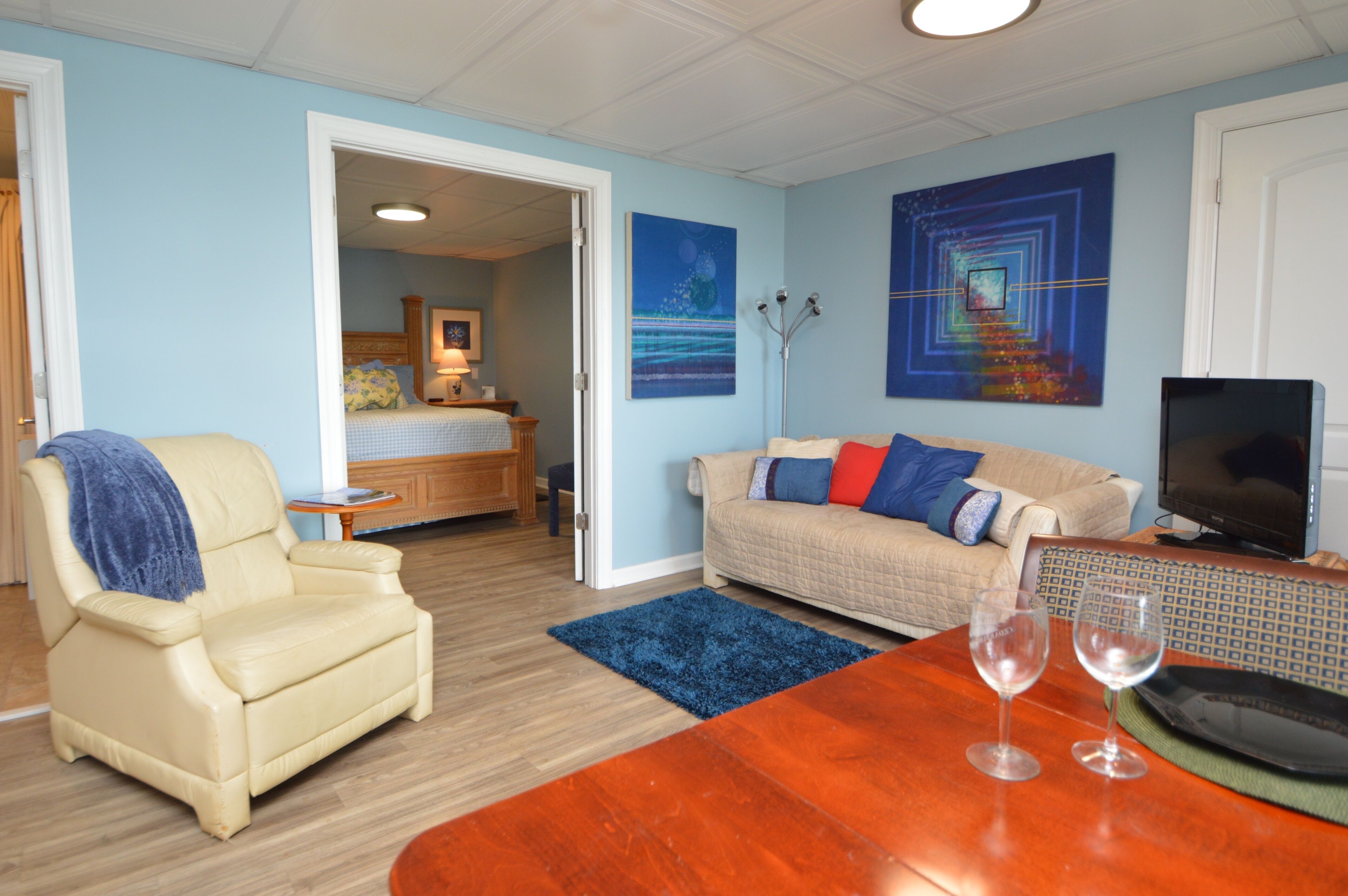 Waterfront! Lake Norman Couples Getaway - One Bedroom Apt.