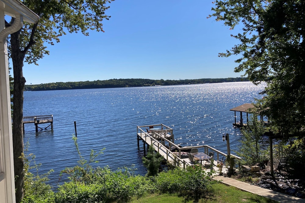 Waterfront! Lake Norman Couples Getaway - One Bedroom Apt.