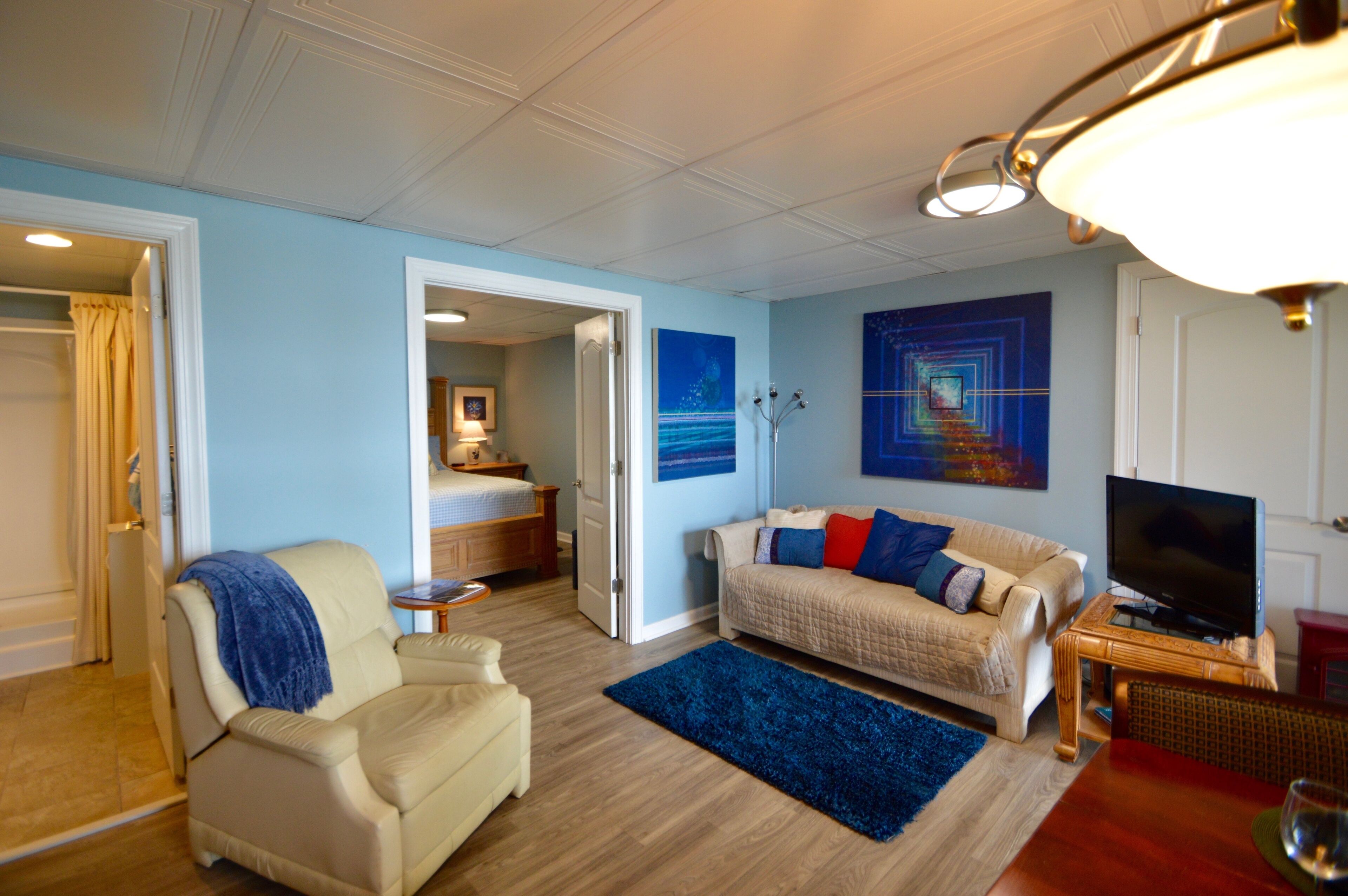 Waterfront! Lake Norman Couples Getaway - One Bedroom Apt.