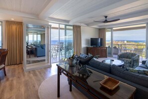 TV - Oceanfront Penthouse w/ Private Chef - Luxury 2BD/2BA, (Lahaina)