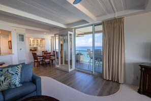 TV - Oceanfront Penthouse w/ Private Chef - Luxury 2BD/2BA, (Lahaina)