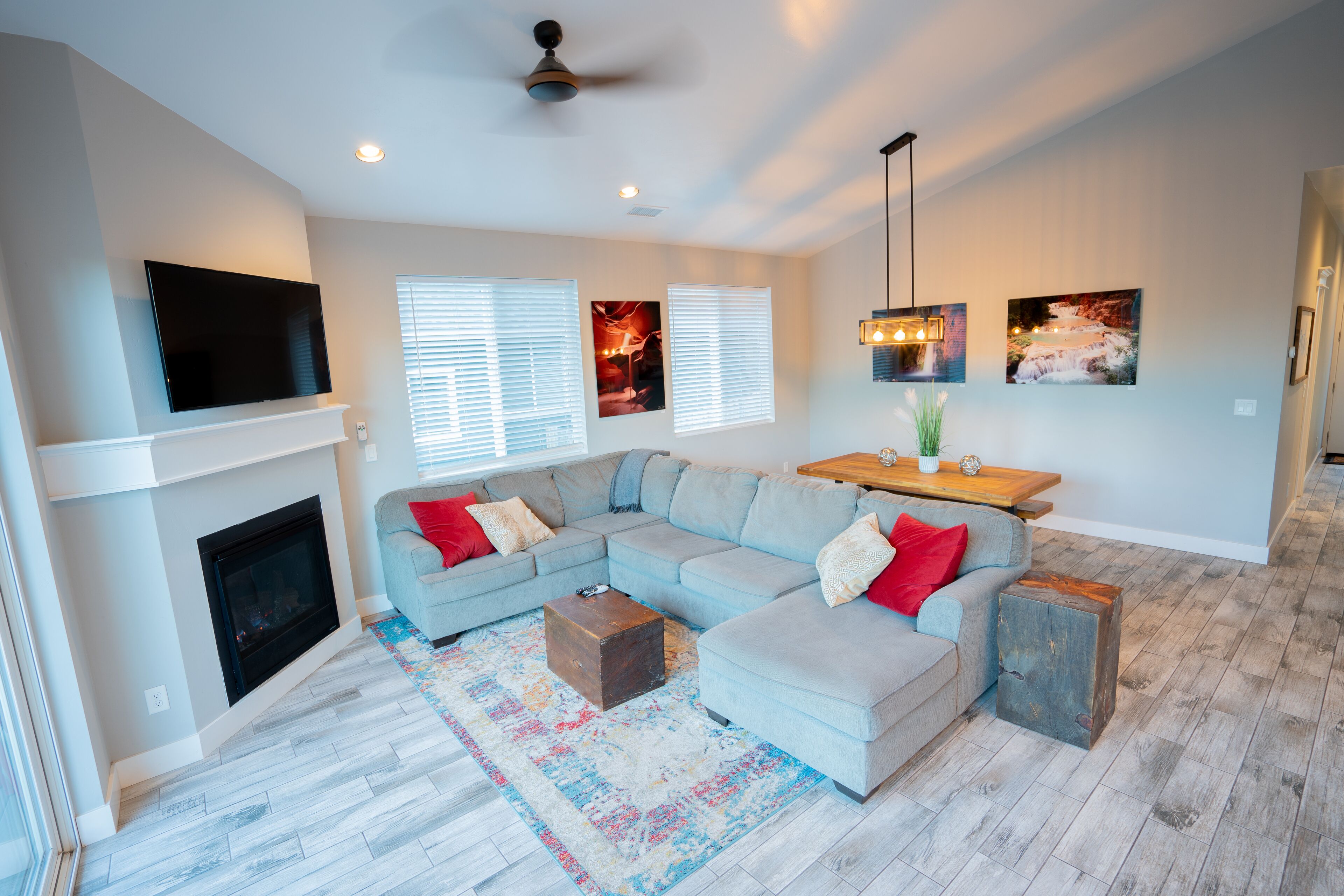 Downtown New Modern Mountain Home with Game Room- Large Groups Welcome!