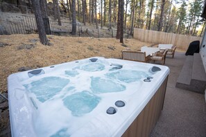 Bañera de hidromasaje al aire libre