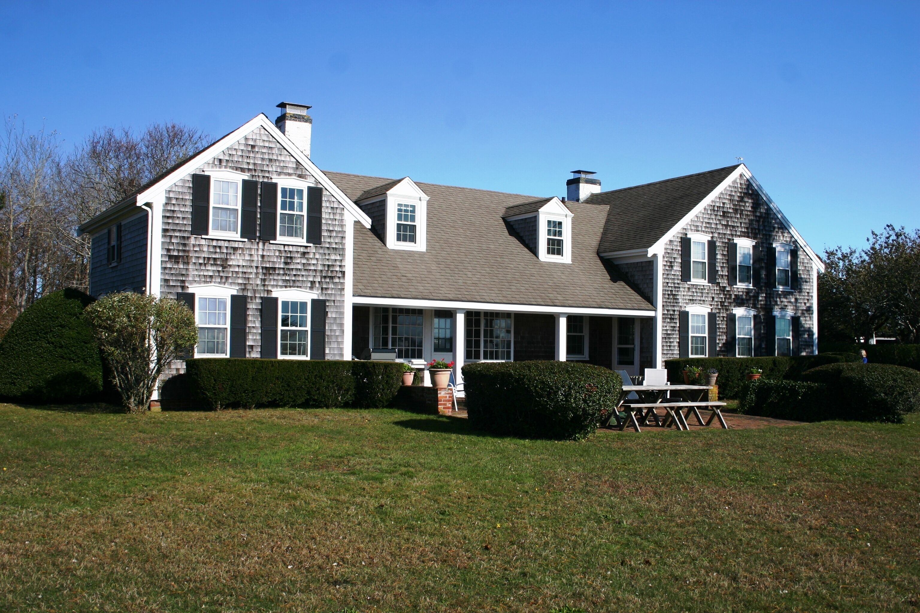 SHORT WALK TO LIGHTHOUSE BEACH AND TOWN....WATERFRONT ON MILLPOND WITH PATH TO WATER!!