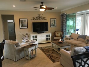 Smart TV, DVD player - Del Webb Gated Community, five Miles North of the Villages (Summerfield)
