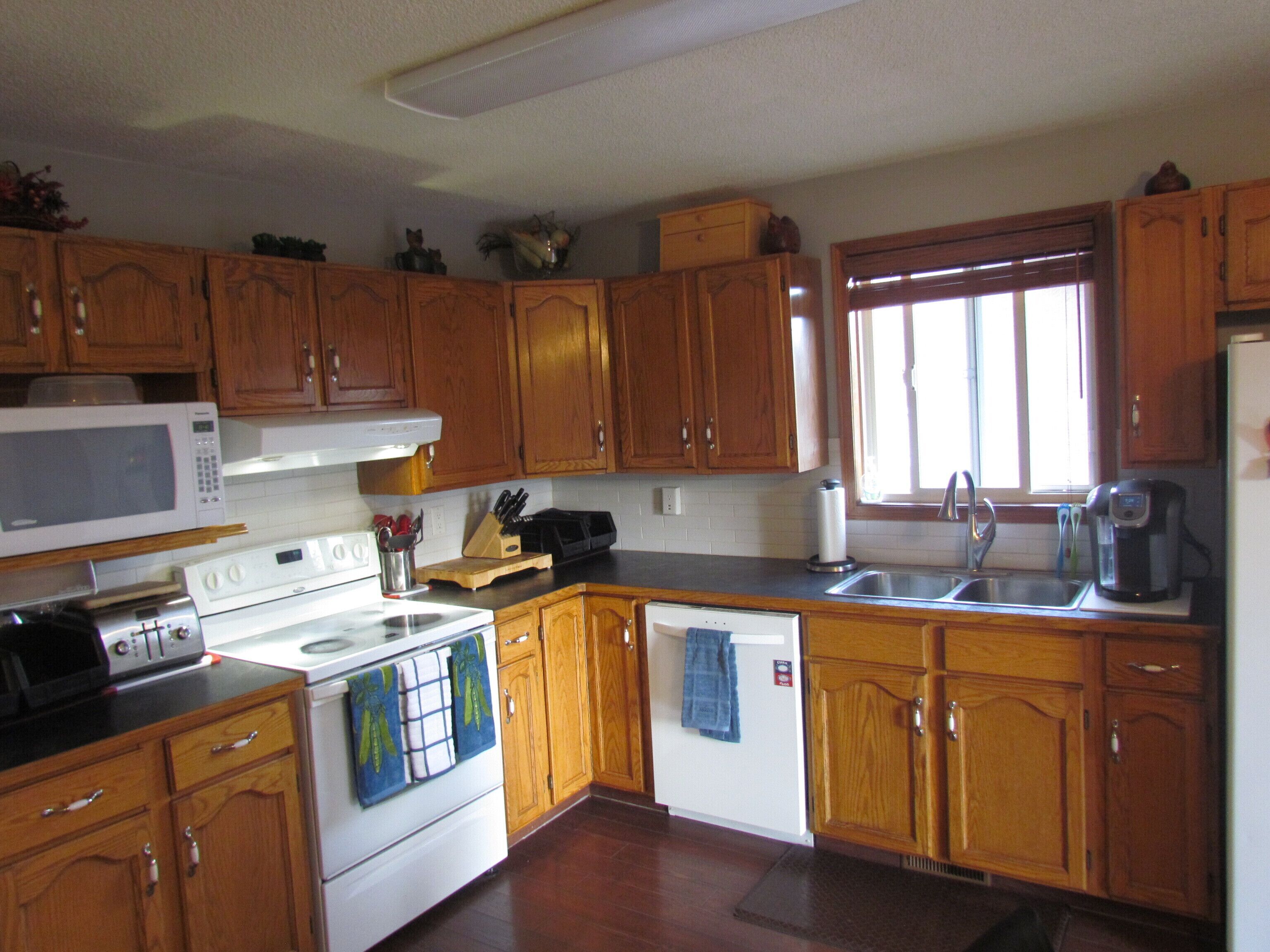 Lake Sundance - Executive Furnished Three Bedroom Upper Duplex