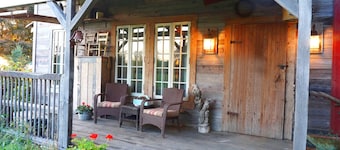 Cabin rental near Cedar Point, Lake Erie, with Hot Tub, Campfire Pit, Gas Grill