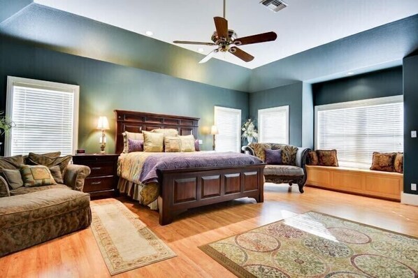 3 bedrooms, desk, iron/ironing board, WiFi (free) - Star Ranch Main Estate (Wimberley)