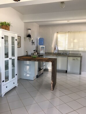 Fridge, microwave, oven, stovetop - Residencial 5 Irmãs - Casa Beira Mar (Palhoça)