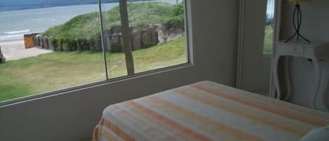 3 bedrooms, iron/ironing board, free WiFi, wheelchair access