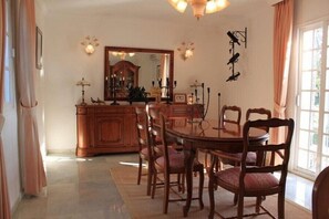 Dining - Lovely Spacious Villa With A Large 4x8m Private Pool For Rent (Estepona)
