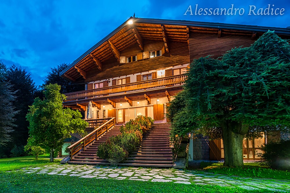 Villa Meridiana Luxury Chalet with park and swimming pool
