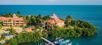 GOLD STANDARD - Pointe House, tip of peninsula , walk to village, 1 BR/2 BA