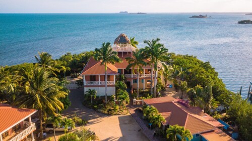 GOLD STANDARD - Pointe House, tip of peninsula , walk to village, 1 BR/2 BA