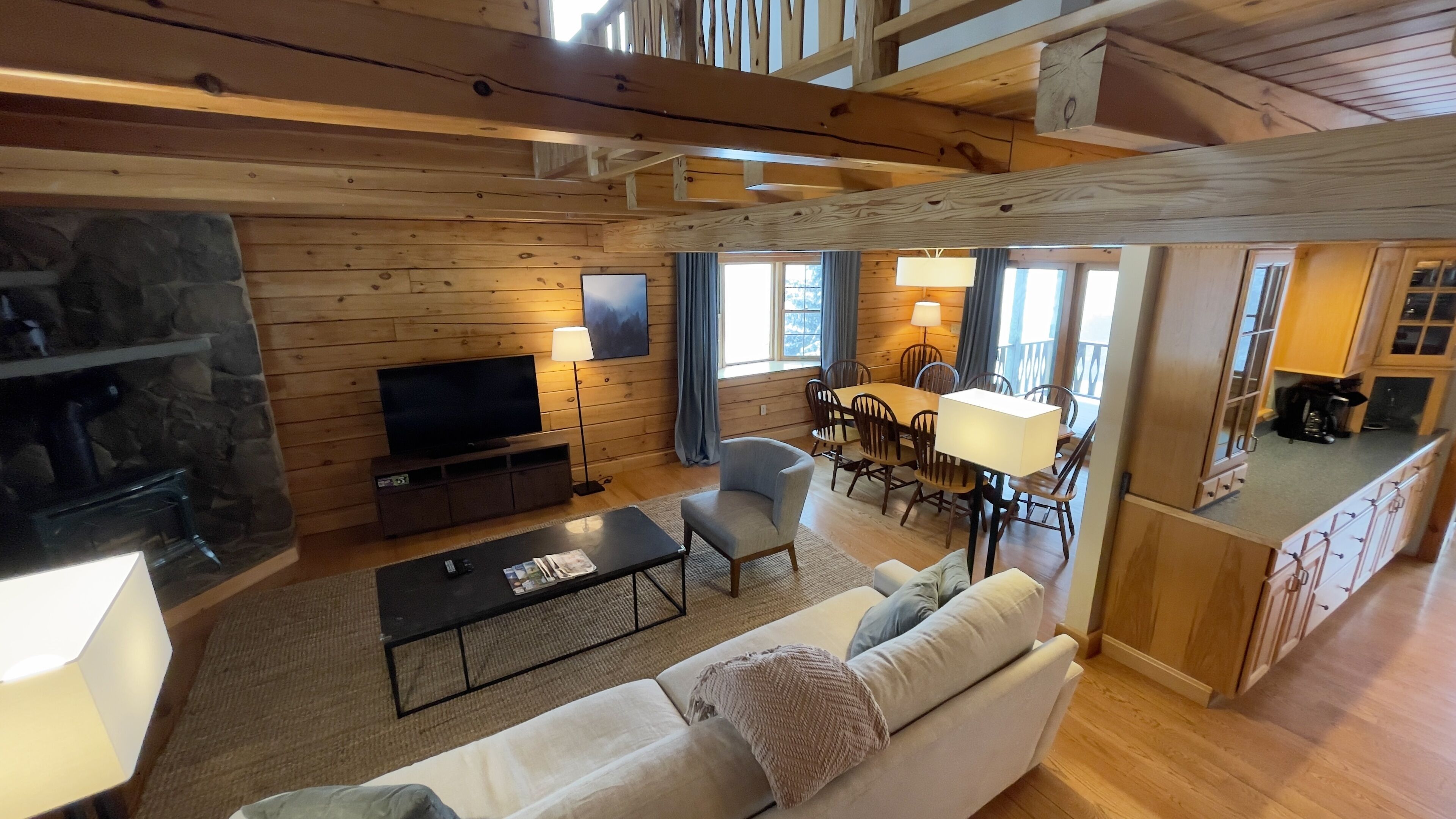 The MOST private, beautiful Log Home for up to 12 guests. 10 min to Dreams Park