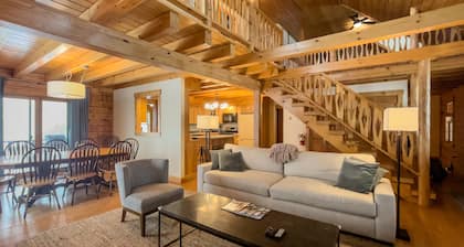 La plus belle maison en bois rond la plus privée pouvant accueillir jusqu'à 12 personnes. 10 min du parc Dreams