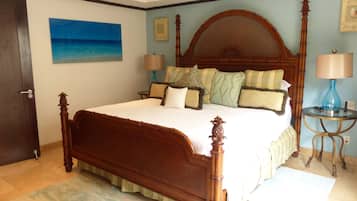 2 bedrooms, in-room safe, desk, iron/ironing board