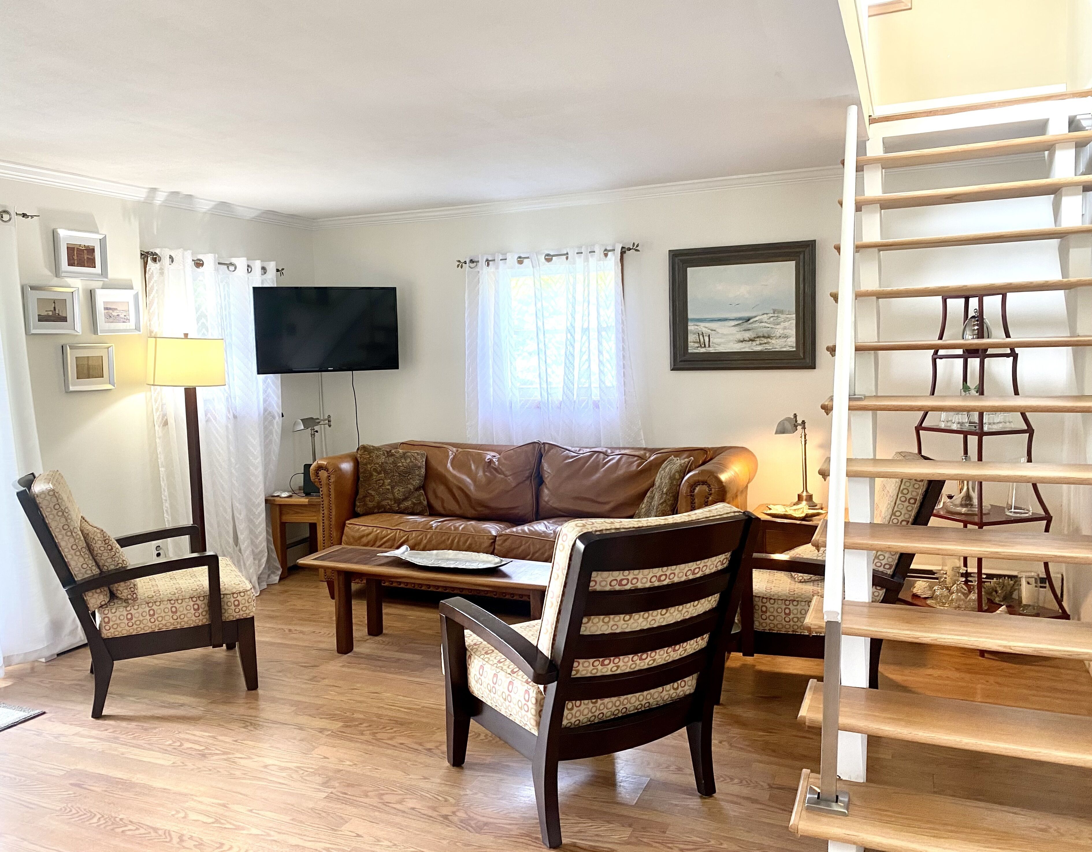 Ditch Plains Beach House!! Walk to the beach! Prime  Aug. dates still available.