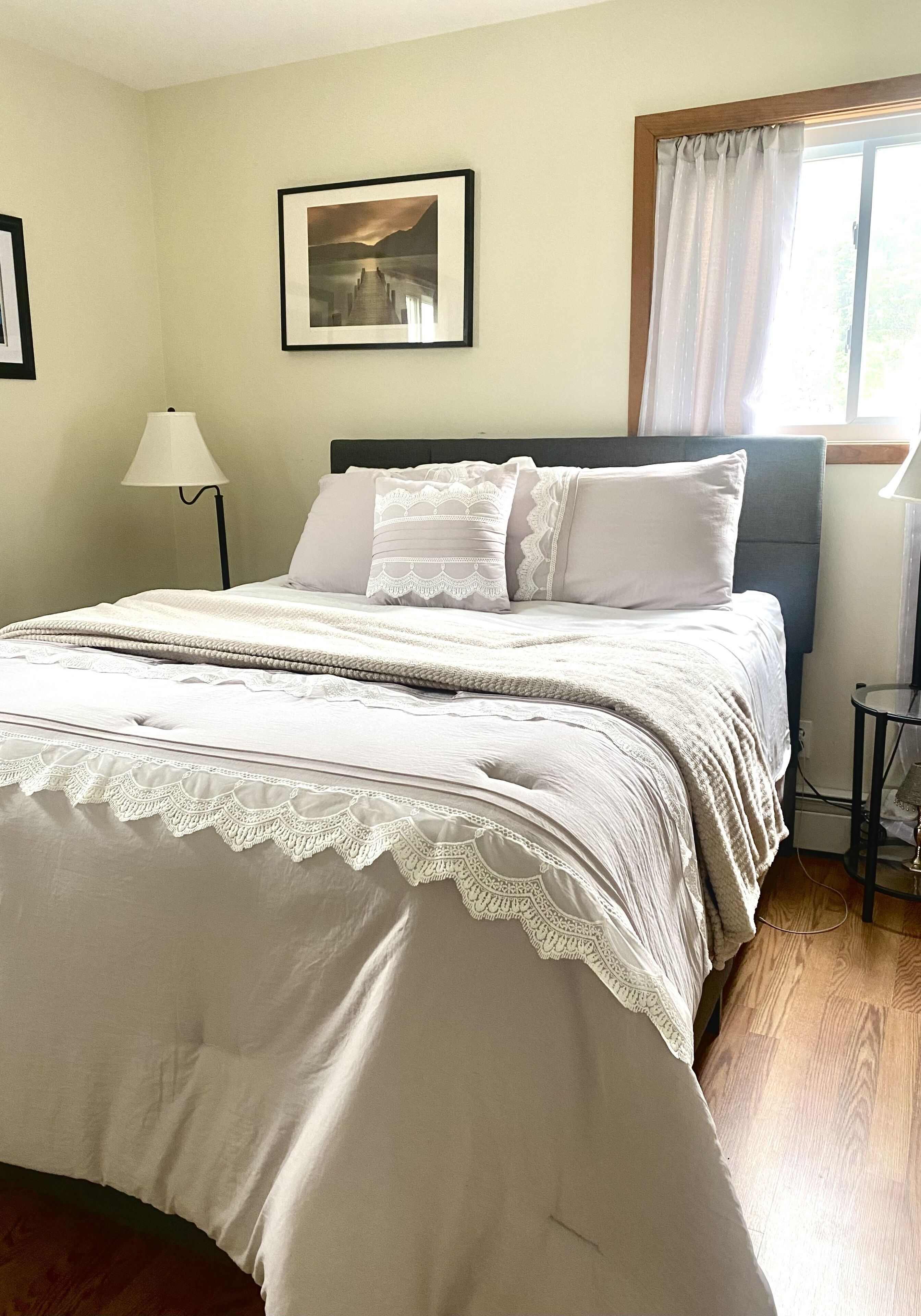 Ditch Plains Beach House!! Walk to the beach! Prime  Aug. dates still available.