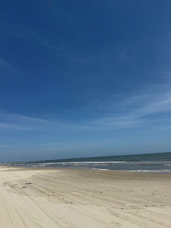 Beach nearby, sun-loungers, beach towels