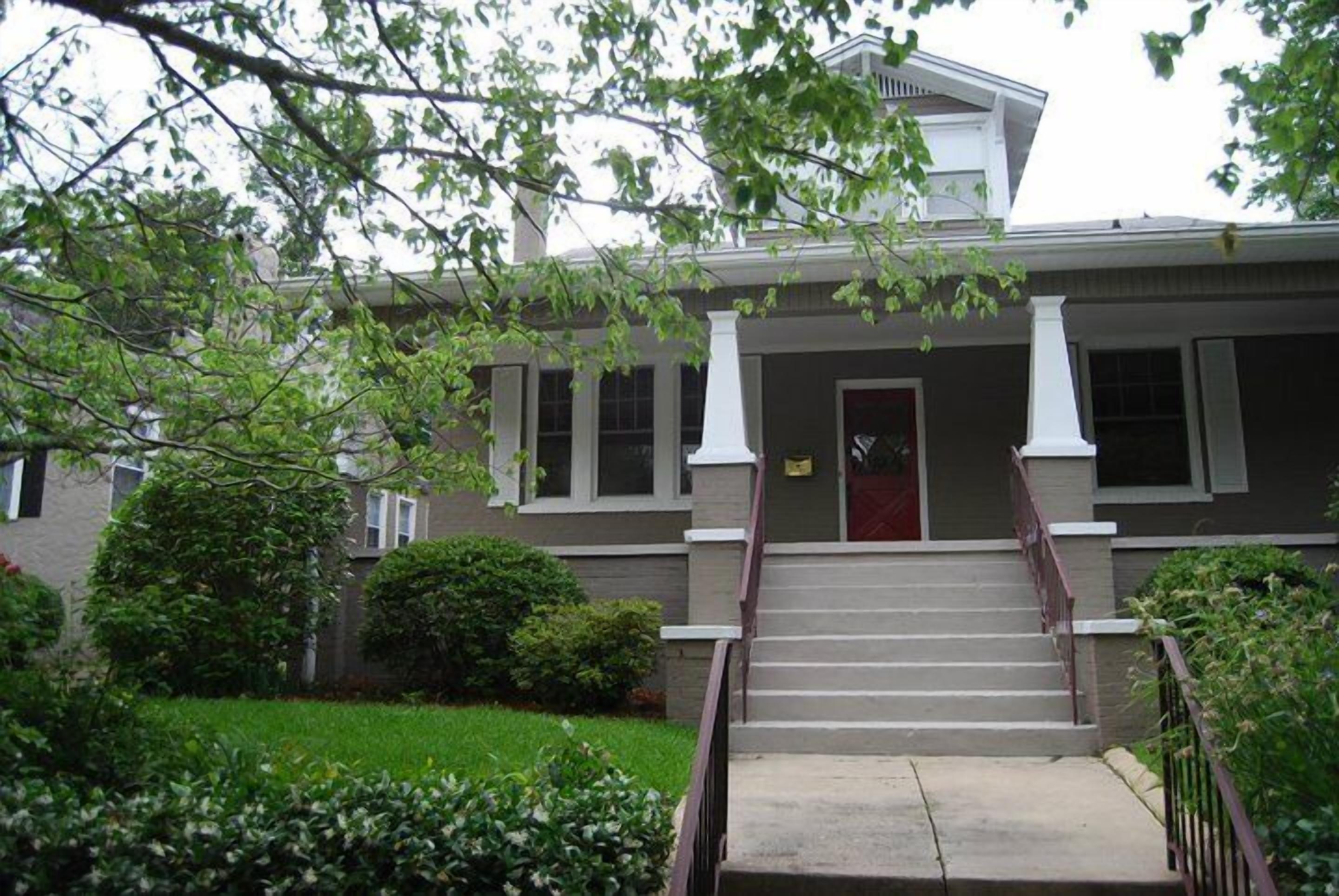 Sunny Rental Apartment on the 'Hill! Perfect for the Masters!