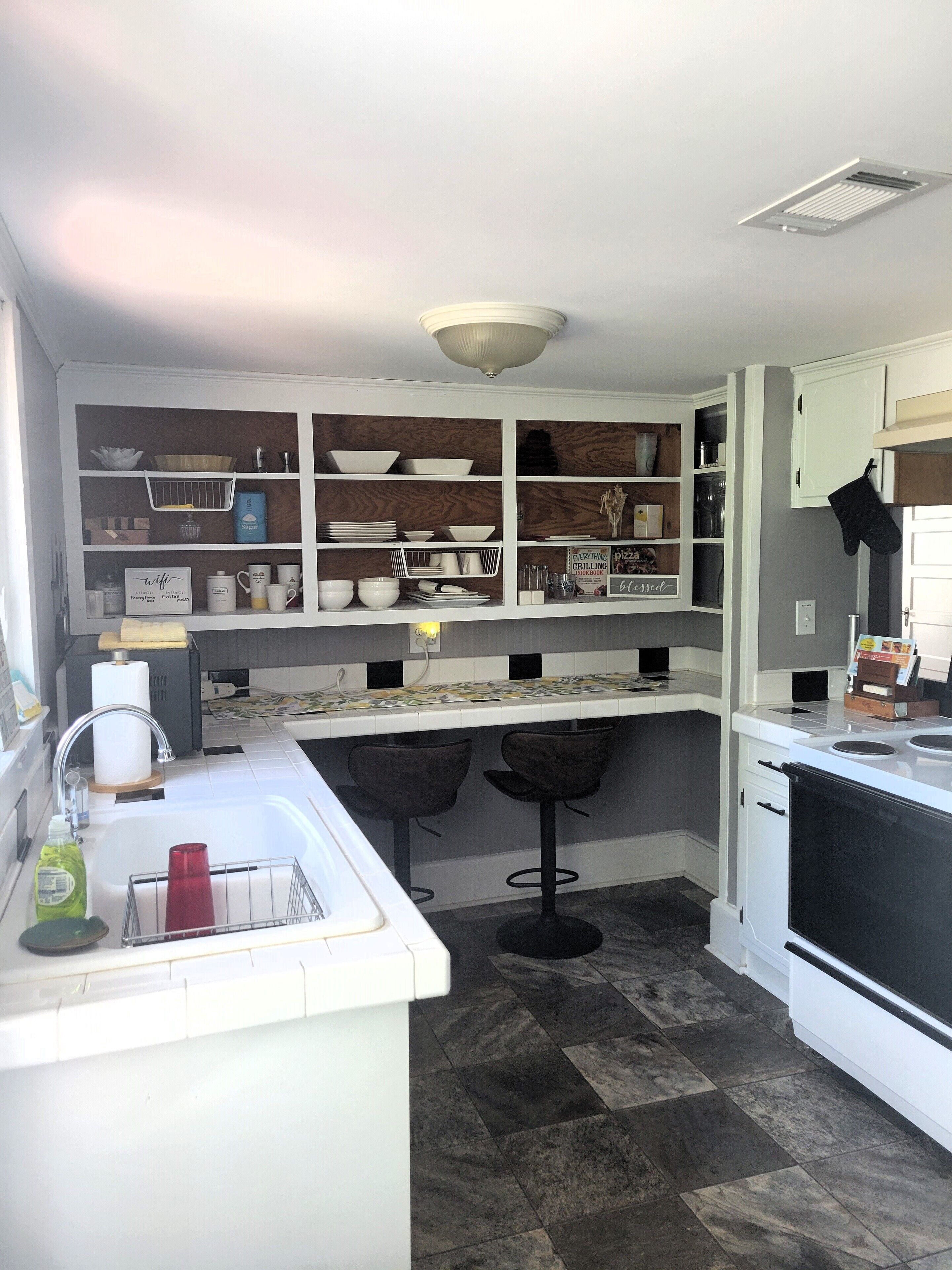 Sunny Rental Apartment on the 'Hill! Perfect for the Masters!