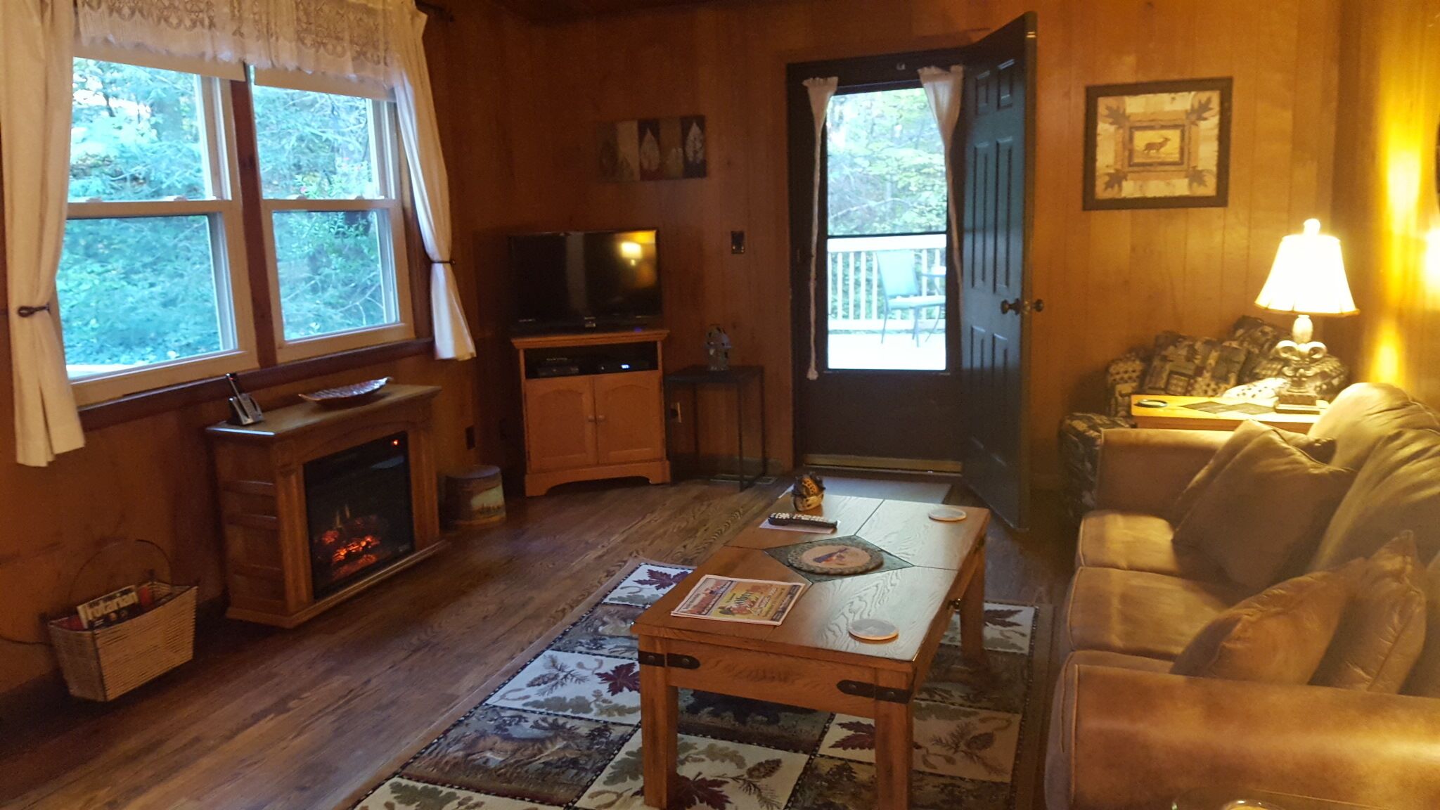 5⭐️ CHARMING CHALET: DOG-FRIENDLY! 🐶 KING BEDS! 🛌 WALK TO GATLINBURG STRIP! 🤩