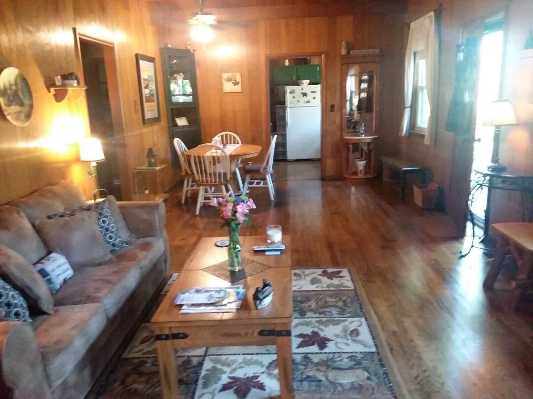 5⭐️ CHARMING CHALET: DOG-FRIENDLY! 🐶 KING BEDS! 🛌 WALK TO GATLINBURG STRIP! 🤩