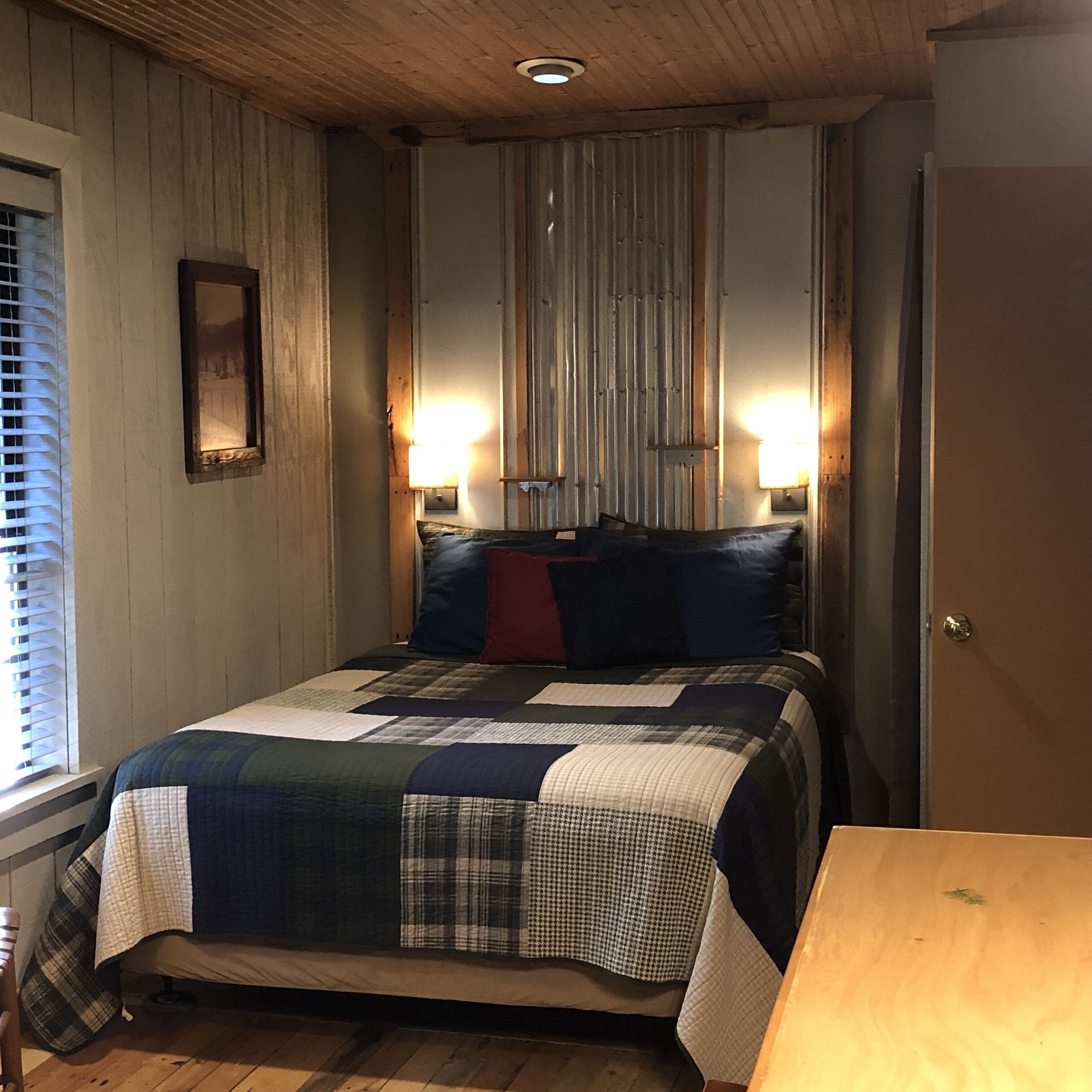 Private Log Cabin in the Woods! 5min to park. Water View!