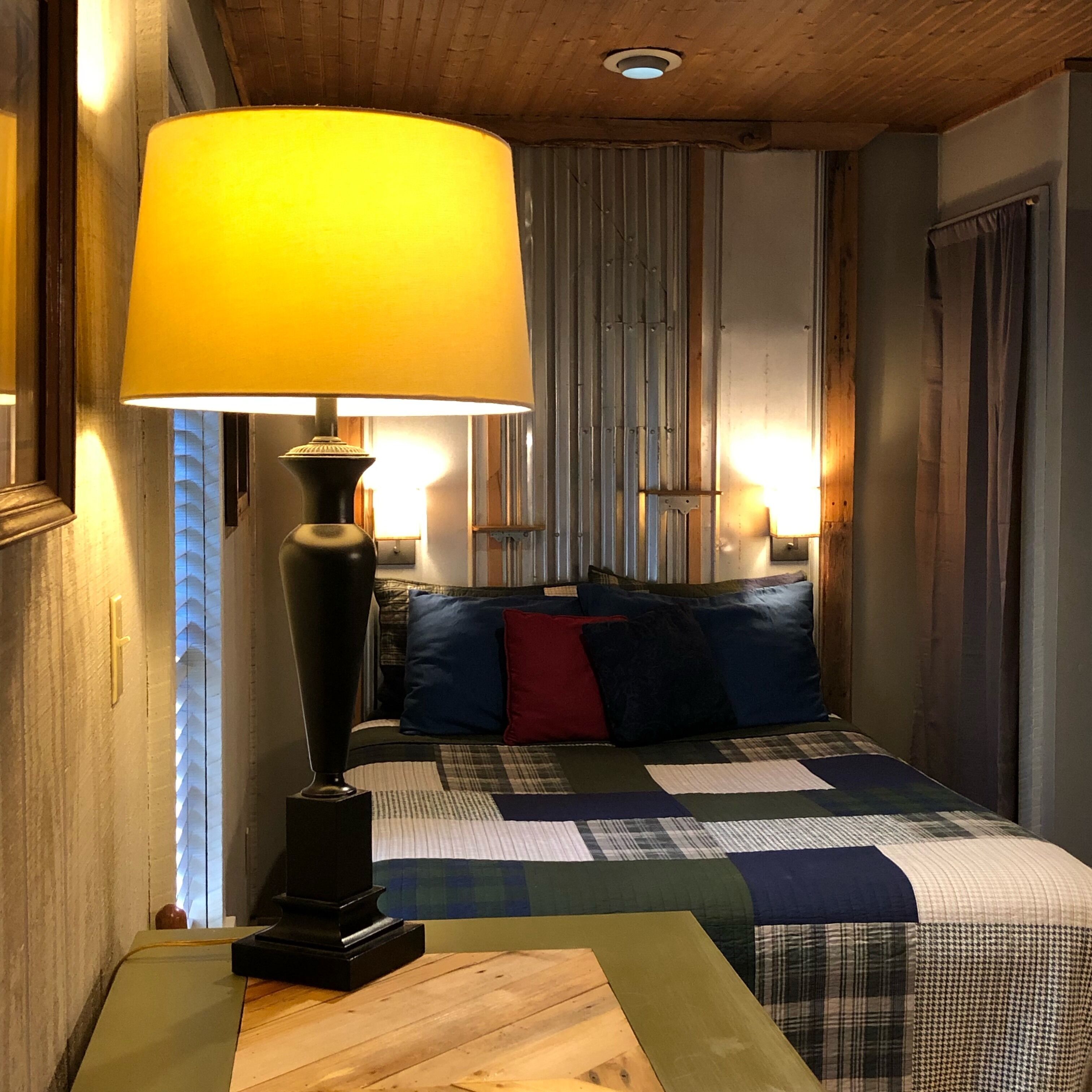 Private Log Cabin in the Woods! 5min to park. Water View!