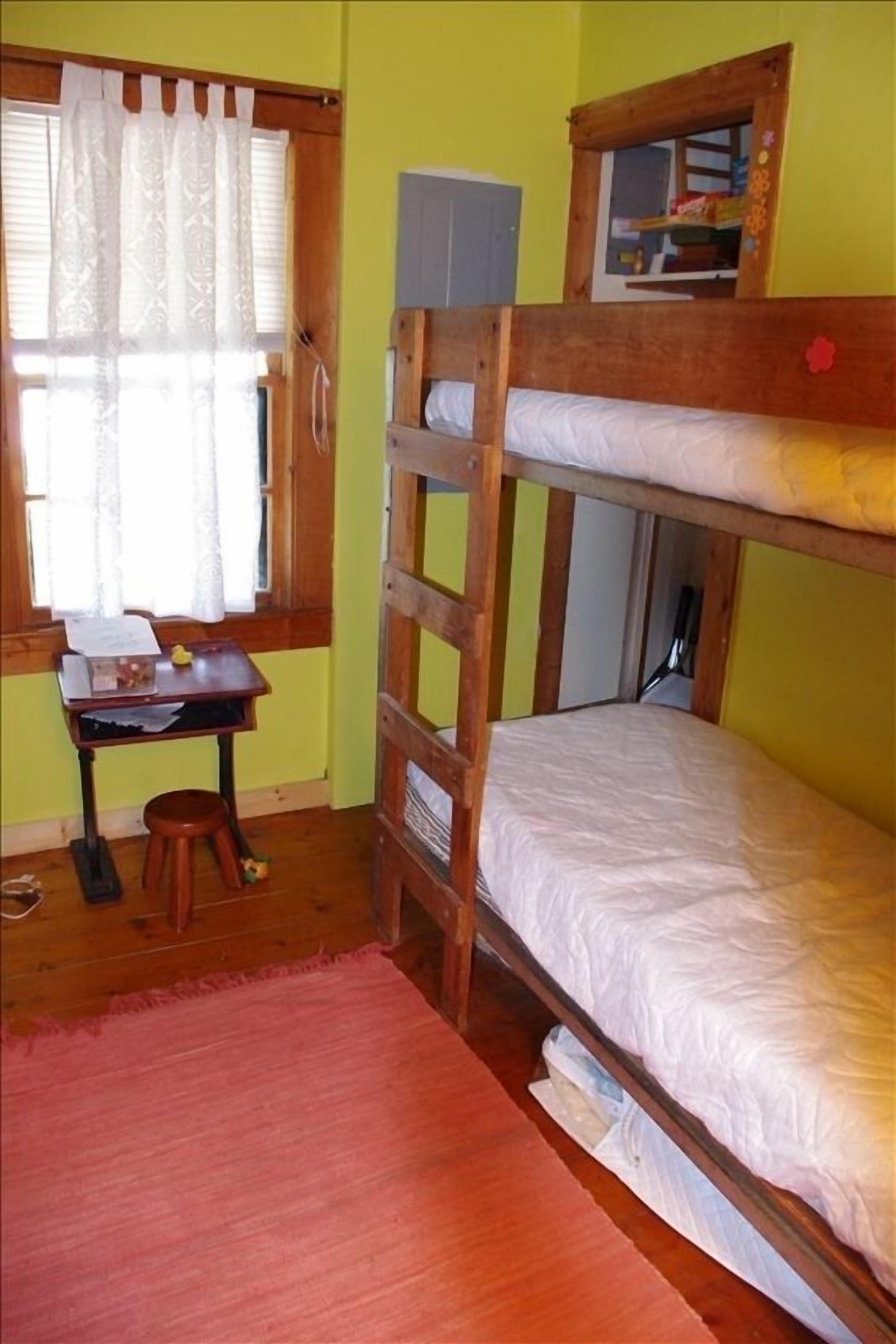 Charming, Family Friendly and Convenient 4-Bedroom Cottage in Woods Hole